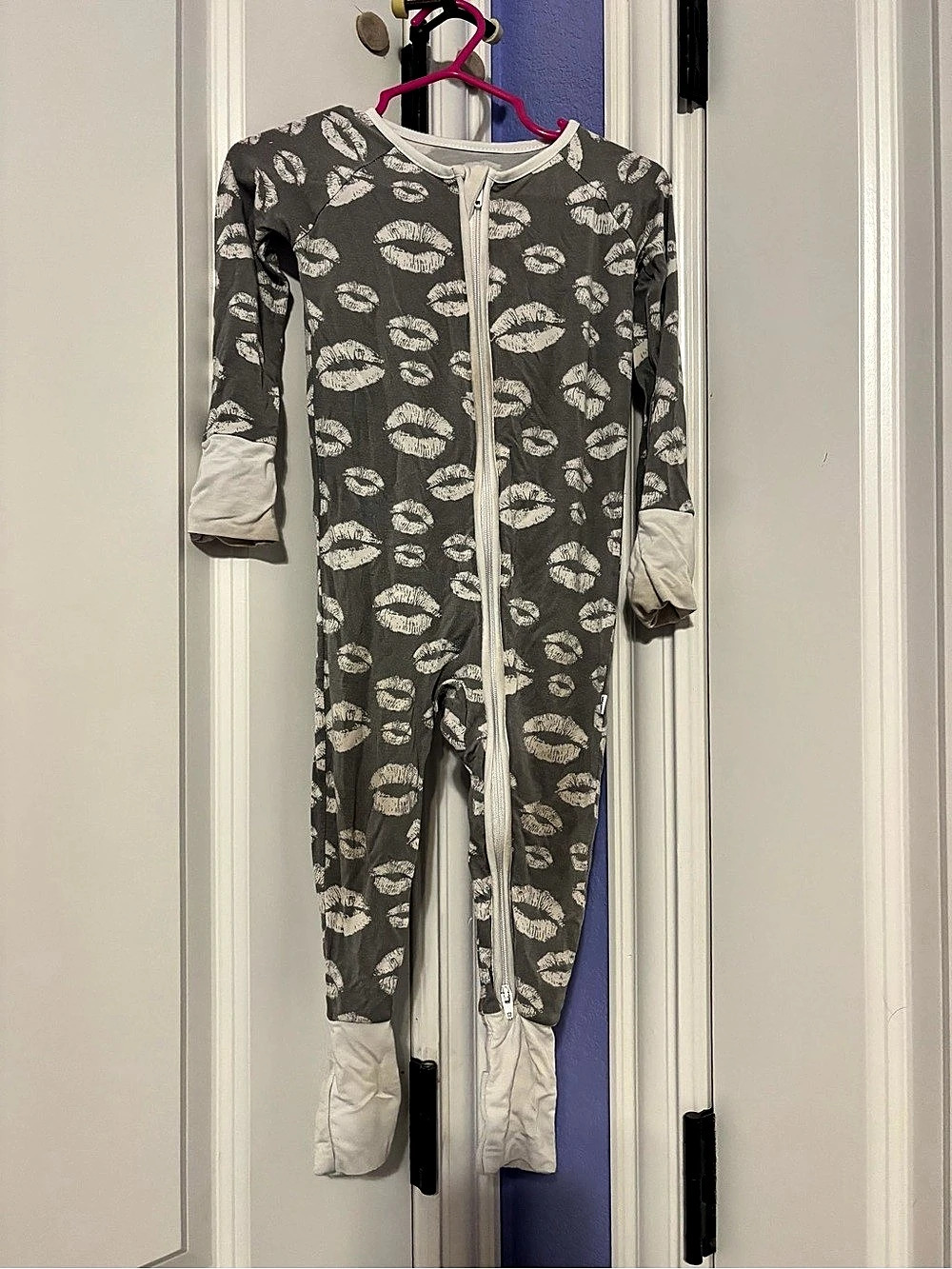 LS grey Kisses 6-12M convertible footie